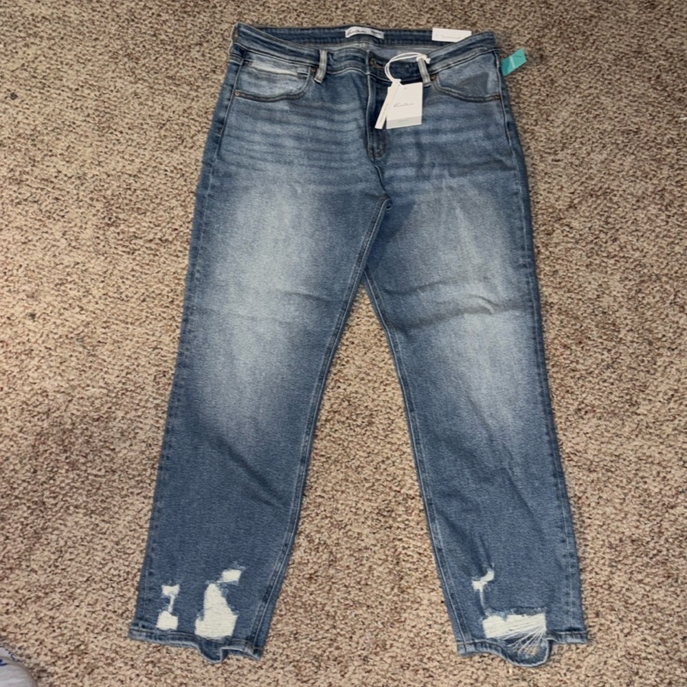KanCan Women’s (Juniors) jeans- Mid-Rise Boyfriend style; cropped size 30. NWT